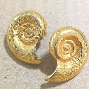 Vintage Gold Tone Seashell Earrings